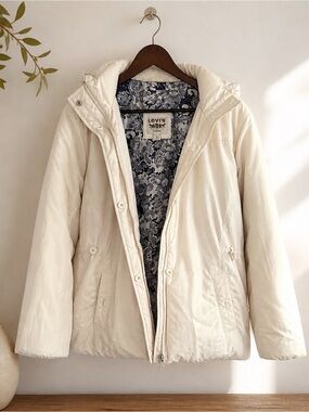 Levi’s Ivory Hooded Puffer Ski Jacket Floral Lined Coat L